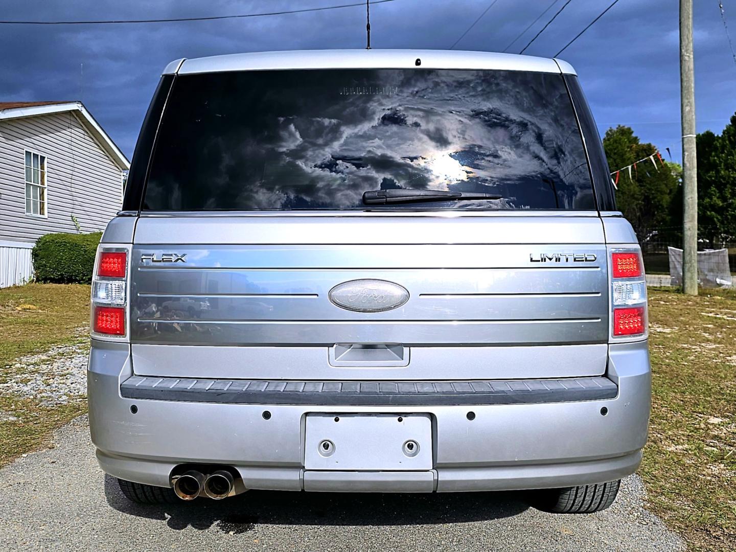 2012 Silver Ford Flex Limited FWD (2FMGK5DC3CB) with an 3.5L V6 DOHC 24V engine, 6-Speed Automatic Overdrive transmission, located at 18001 Kellogg Rd, Saucier, MS, 39574, (228) 832-1441, 139.421463, -76.641457 - Photo#6